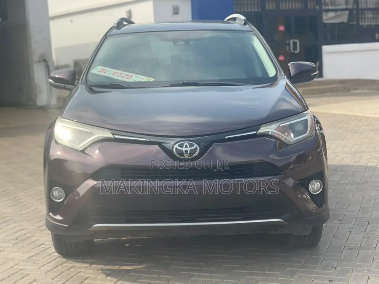 Toyota RAV4 XSE 2019 Red