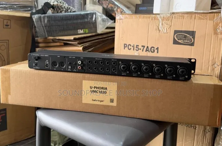 Behringer U-Phoria Umc1820 Usb Audio Interface