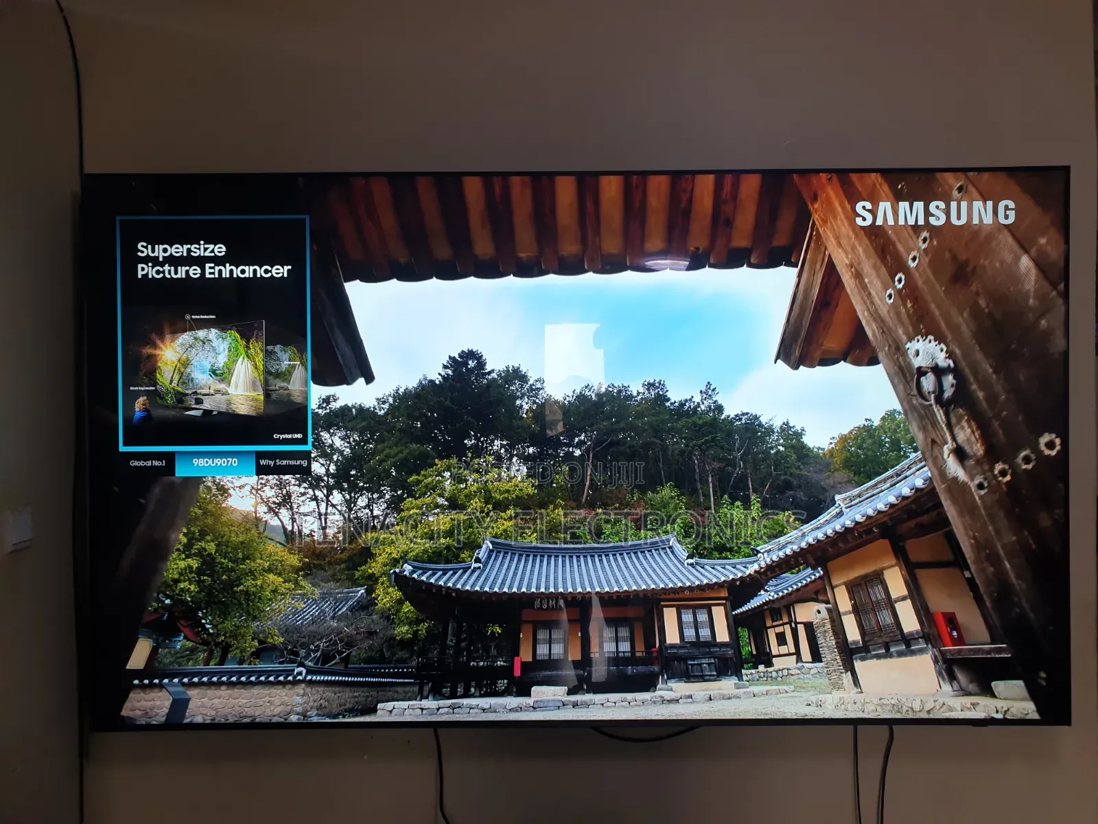98"Samaung Crystal Uhd HDR Smart Satellite Tv