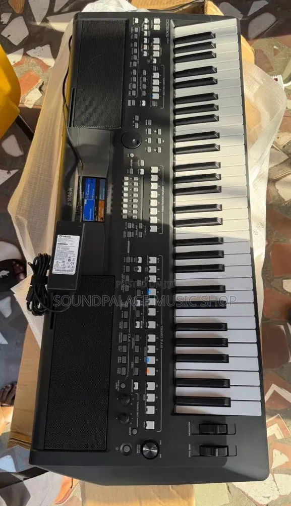 Yamaha PSR-Sx600 Arranger Workstation Keyboard Featuring 61 Keys