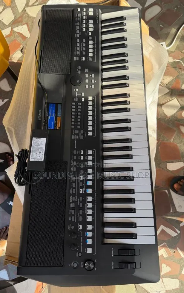 Yamaha PSR-Sx600 Arranger Workstation Keyboard Featuring 61 Keys