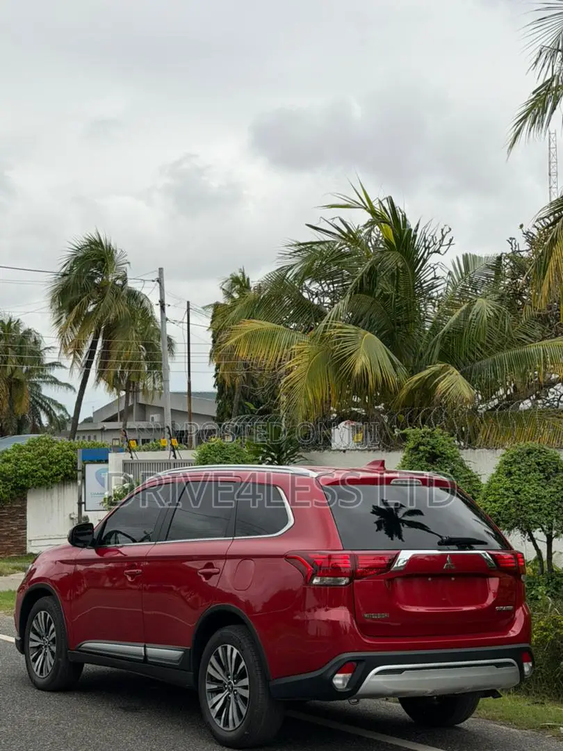 Mitsubishi Outlander 2020 Red