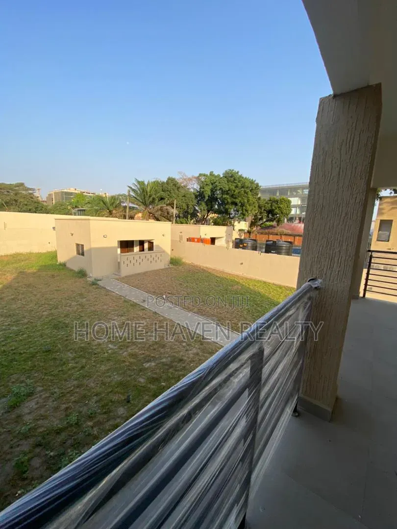 4bdrm House in Labone, Coffee Shop Area for rent