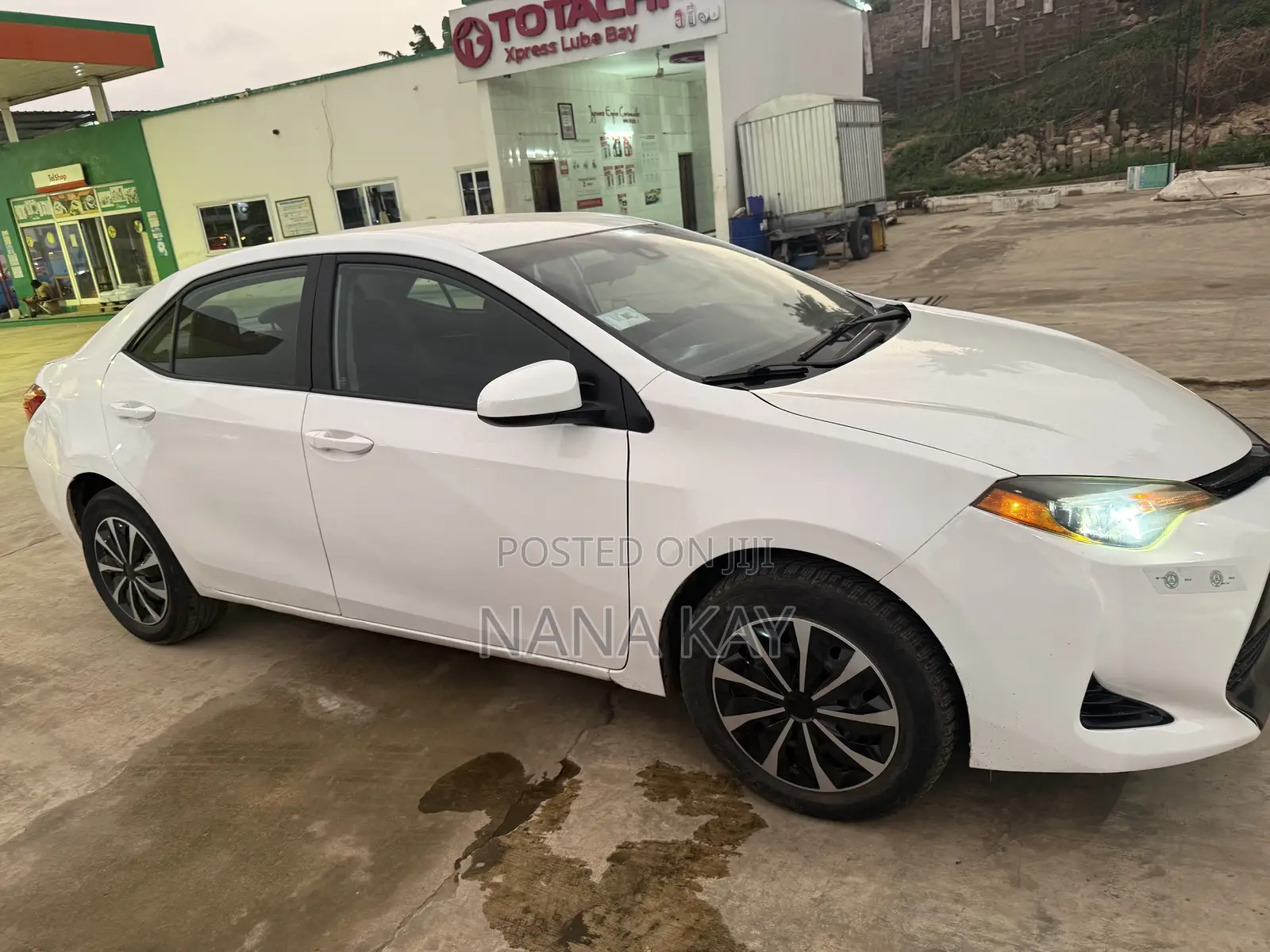 Toyota Corolla L 4dr Sedan (1.8L 4cyl CVT) 2017 White
