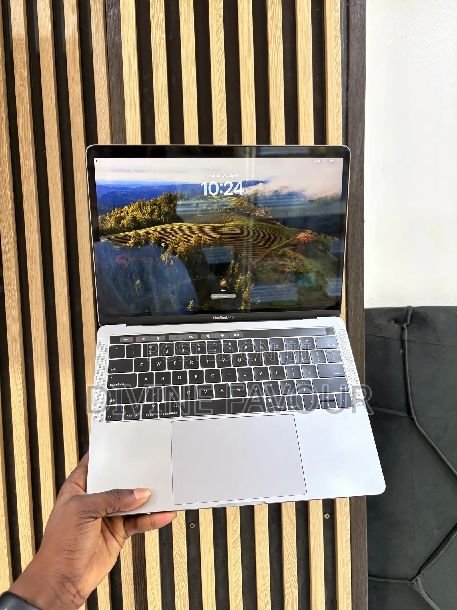 New Laptop Apple MacBook Pro 2019 8GB Intel Core i5 SSD 128GB