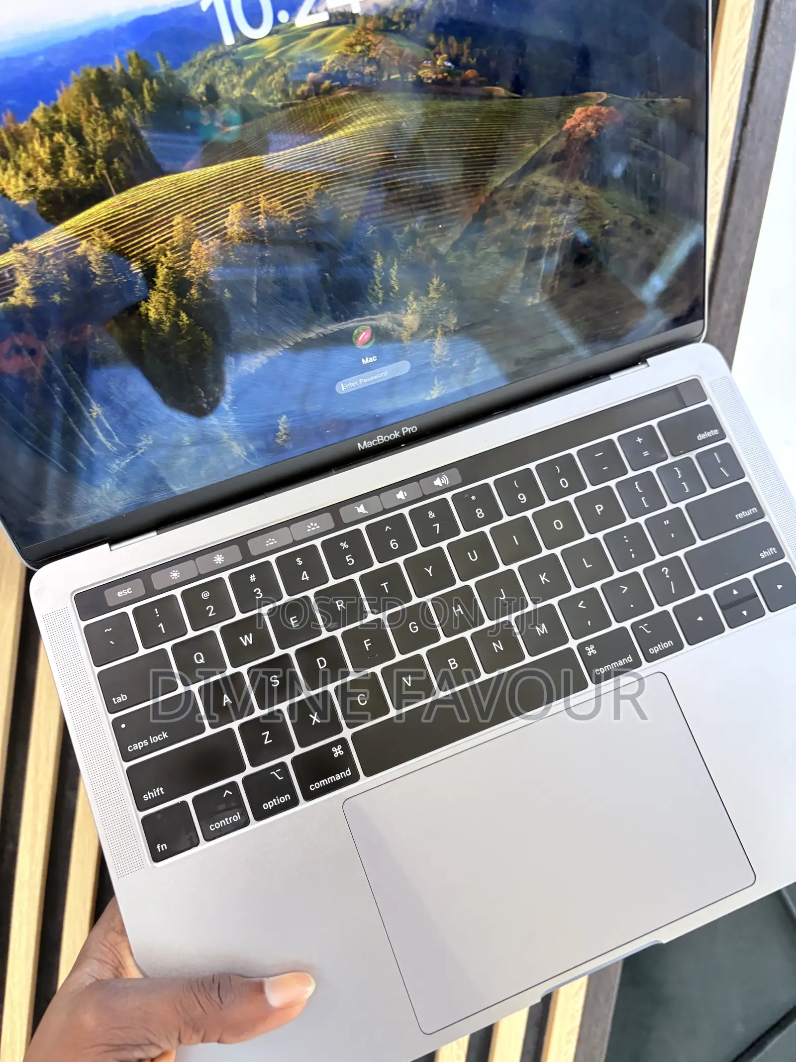 New Laptop Apple MacBook Pro 2019 8GB Intel Core i5 SSD 128GB