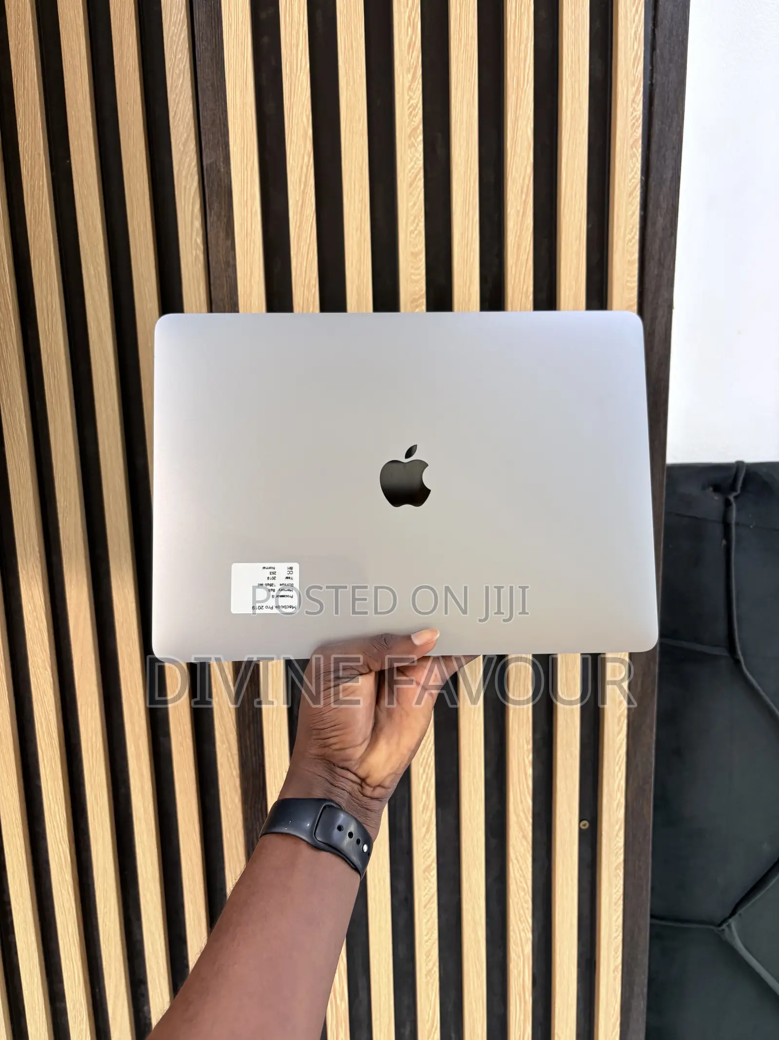 New Laptop Apple MacBook Pro 2019 8GB Intel Core i5 SSD 128GB
