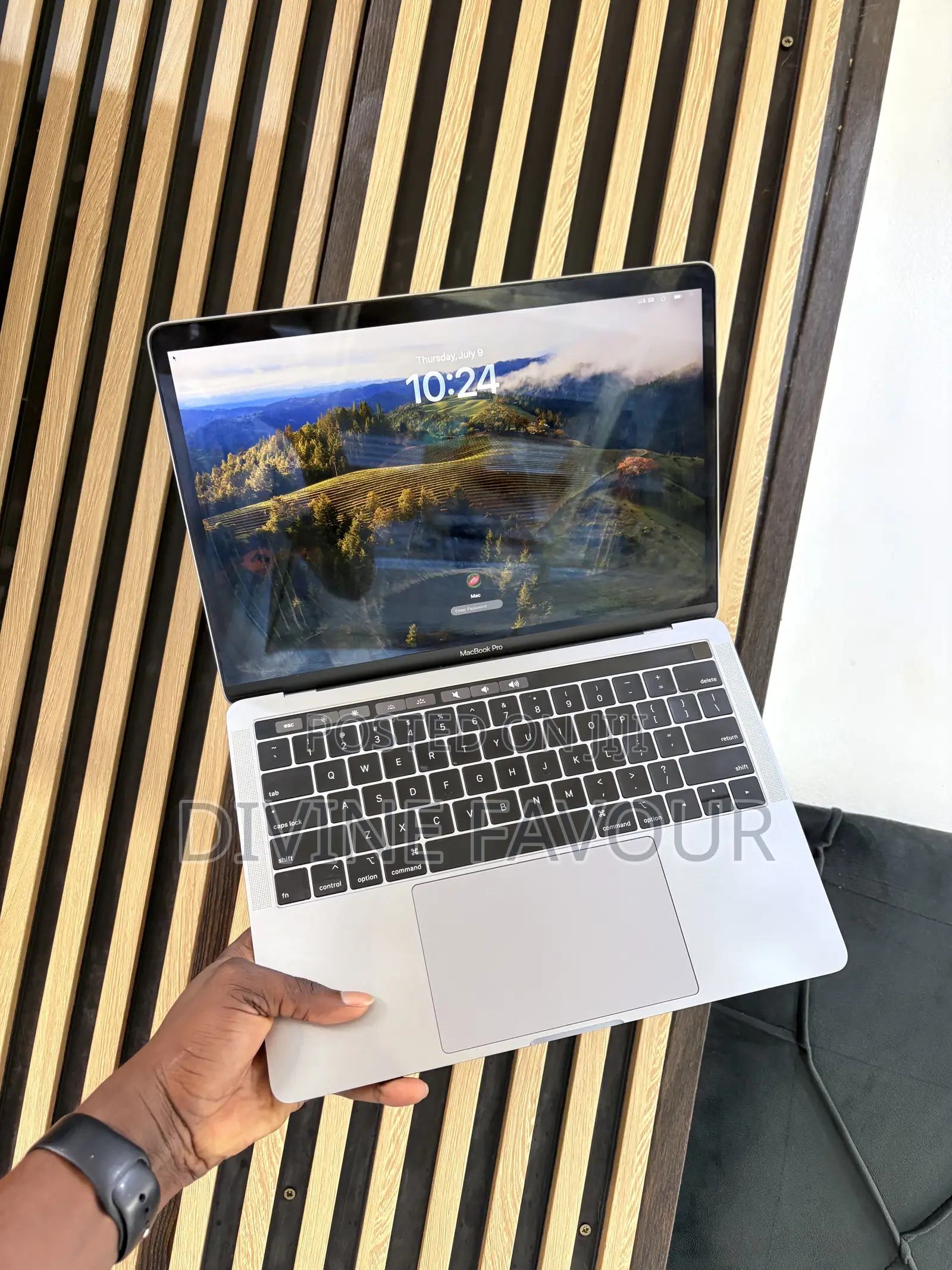 New Laptop Apple MacBook Pro 2019 8GB Intel Core i5 SSD 128GB