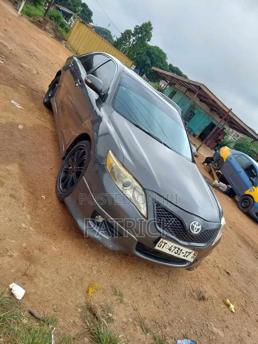 Toyota Camry 2010 Gray