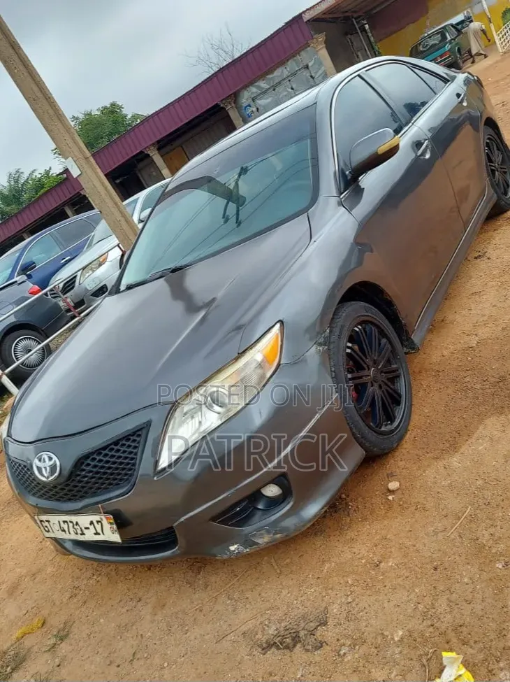 Toyota Camry 2010 Gray