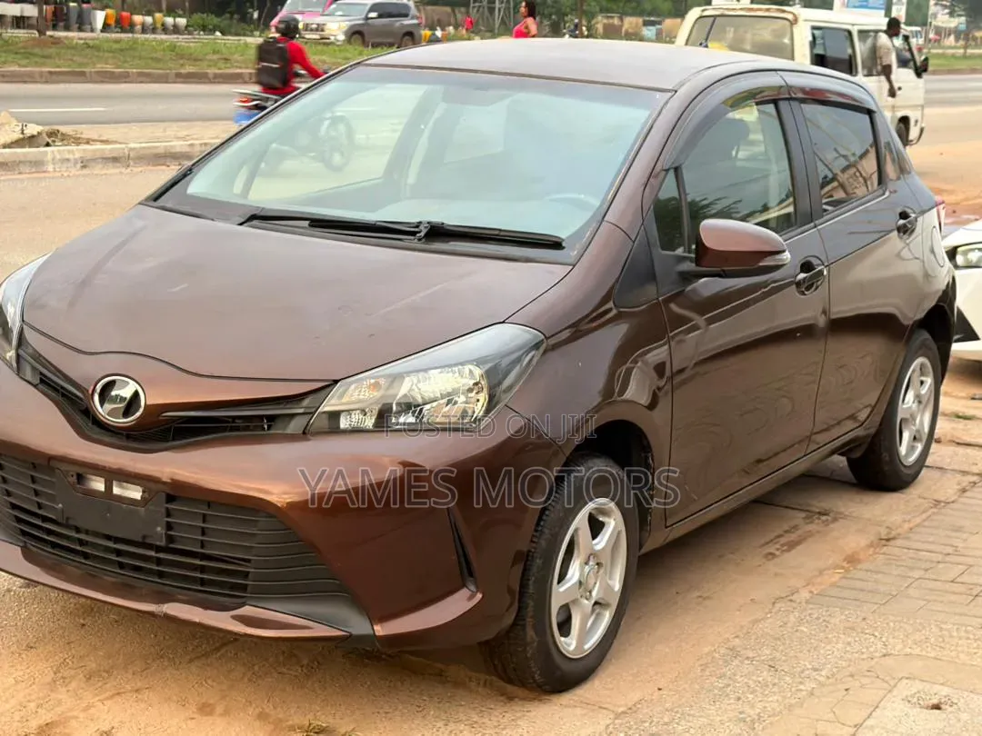 Toyota Vitz 2016 Burgundy