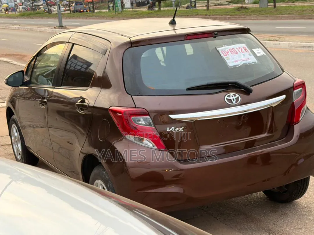 Toyota Vitz 2016 Burgundy