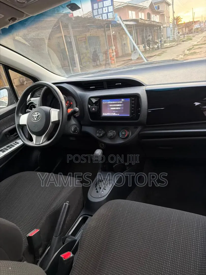 Toyota Vitz 2016 Burgundy