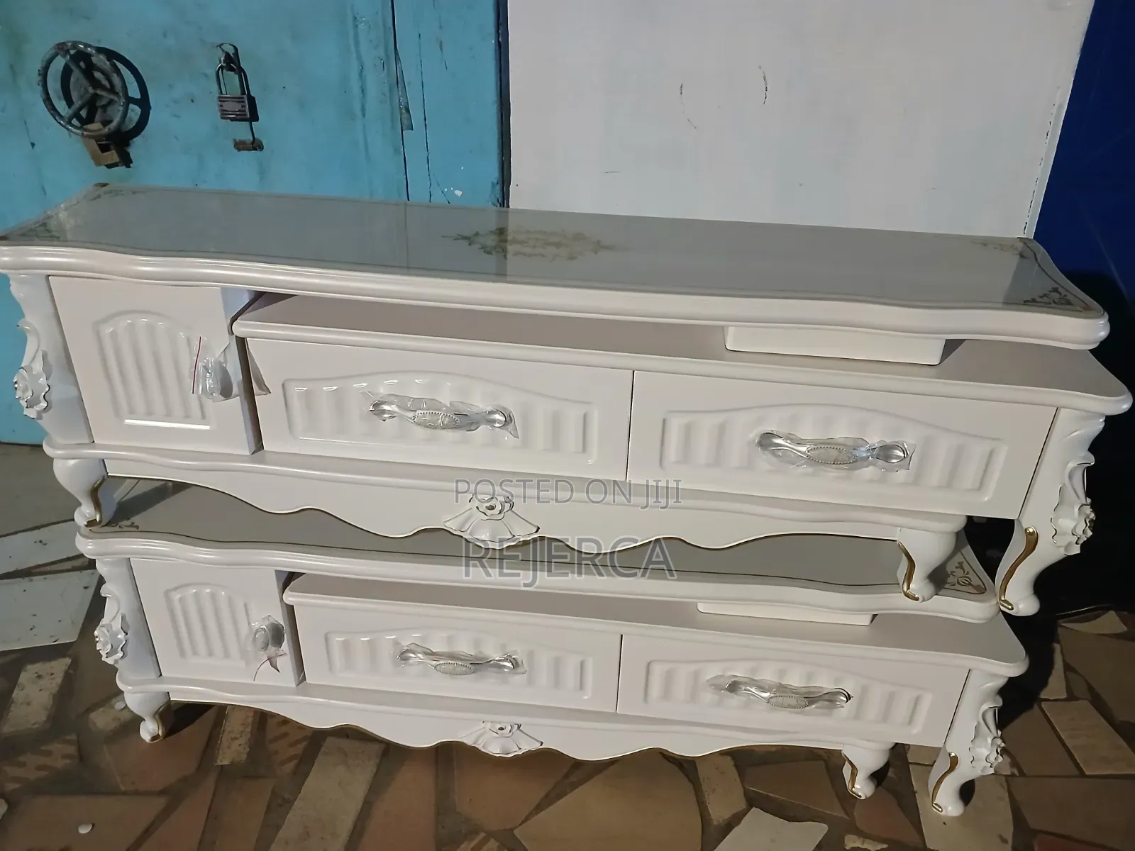 Royal Tv Stand