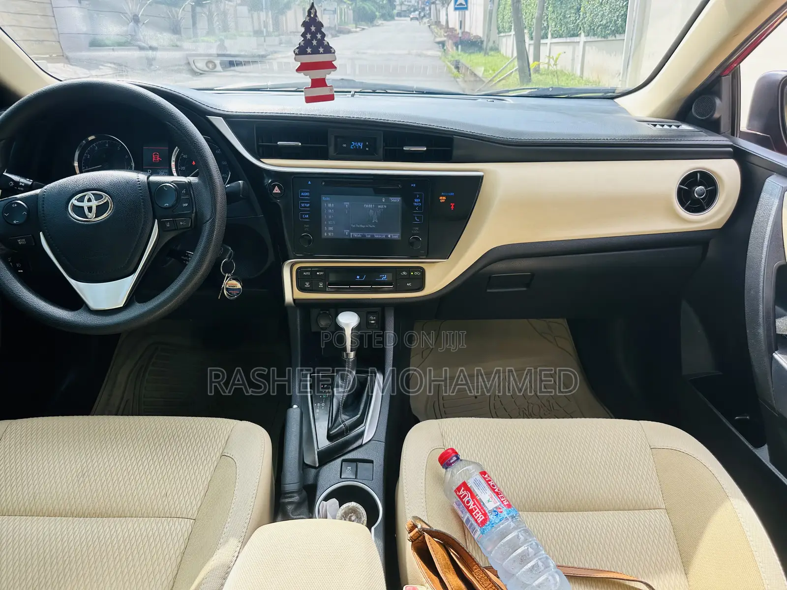 Toyota Corolla LE Eco (1.8L 4cyl 2A) 2018 Red