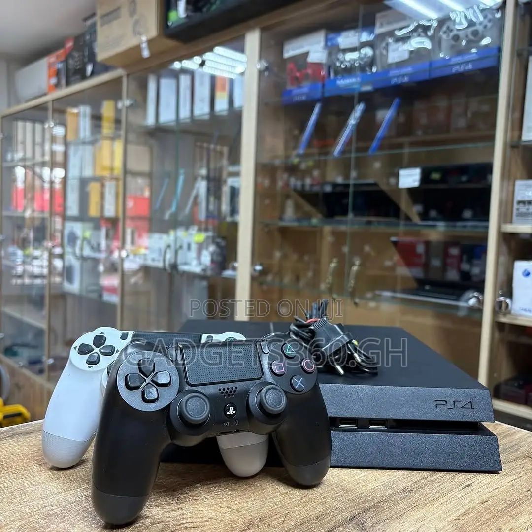 Sony Playstation 4 Standard (500gb + 7 Games)