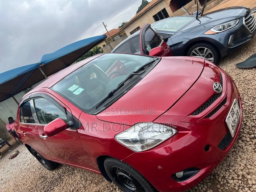 Toyota Yaris Base Sedan 4dr 2010 Red