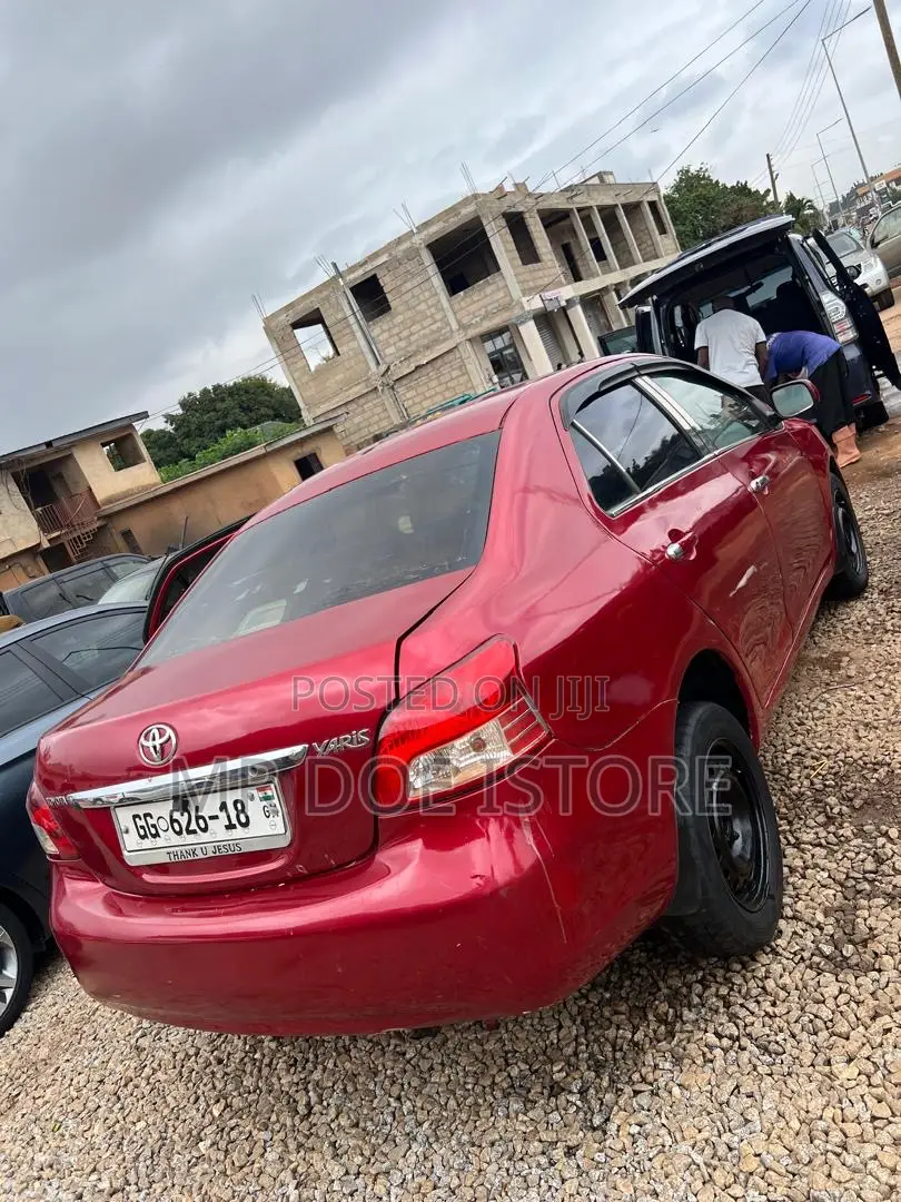 Toyota Yaris Base Sedan 4dr 2010 Red