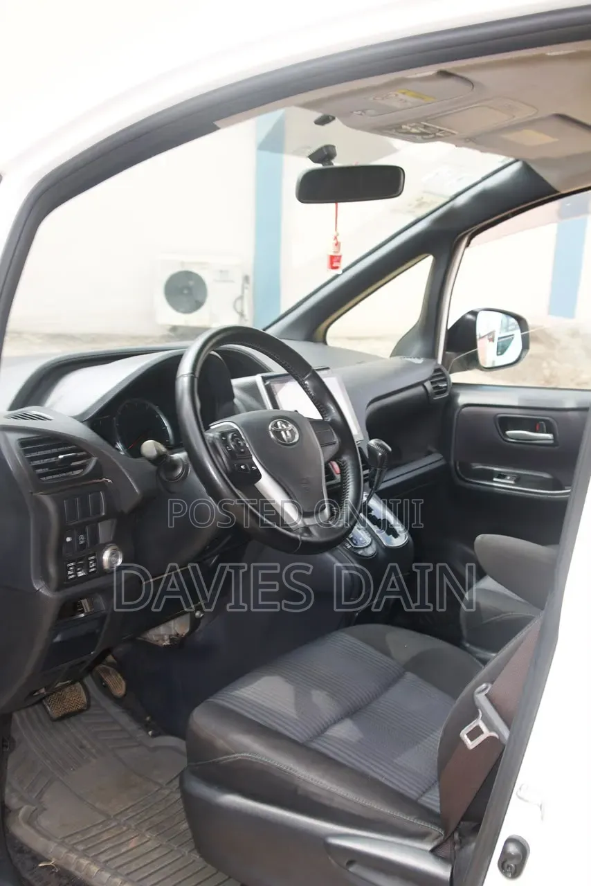 Toyota Voxy 2016 White