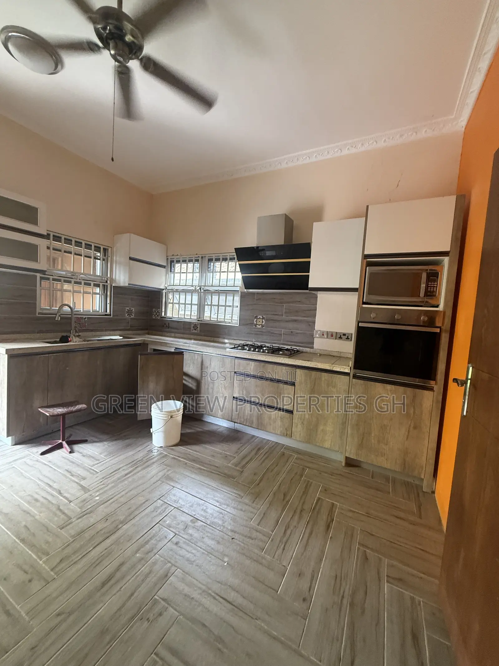 4bdrm Duplex in West Hills Mall Area for sale