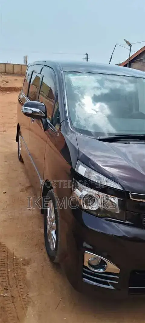 Toyota Voxy 2014 Beige