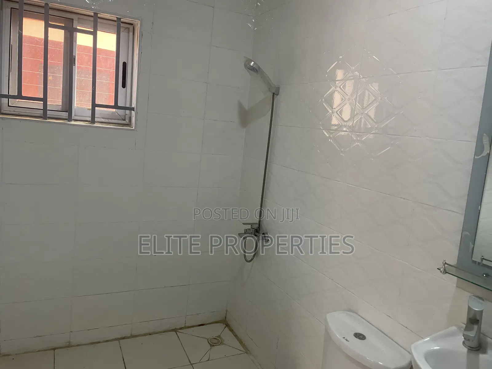 3bdrm House in Community 25 Adom for rent