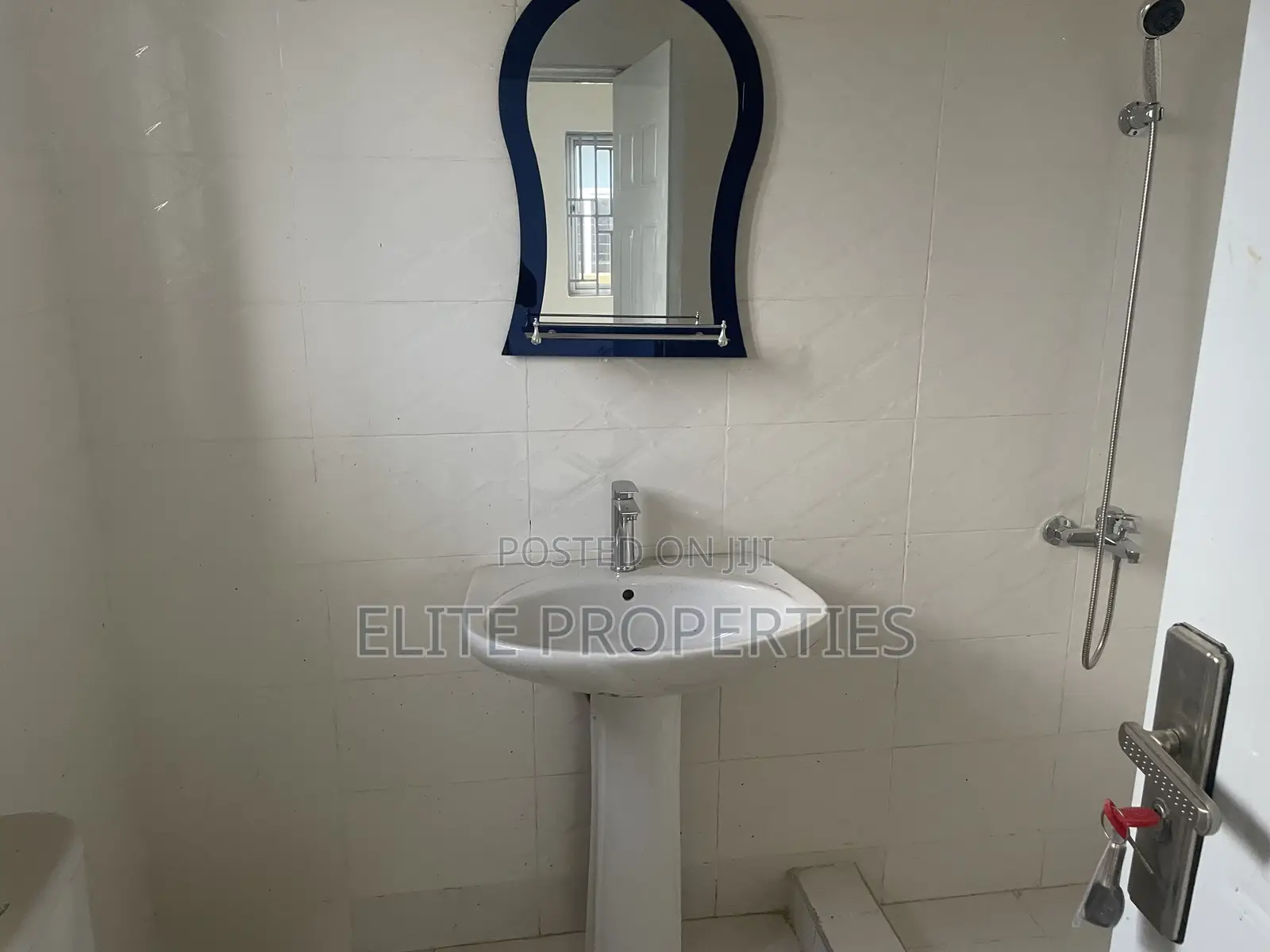 3bdrm House in Community 25 Adom for sale