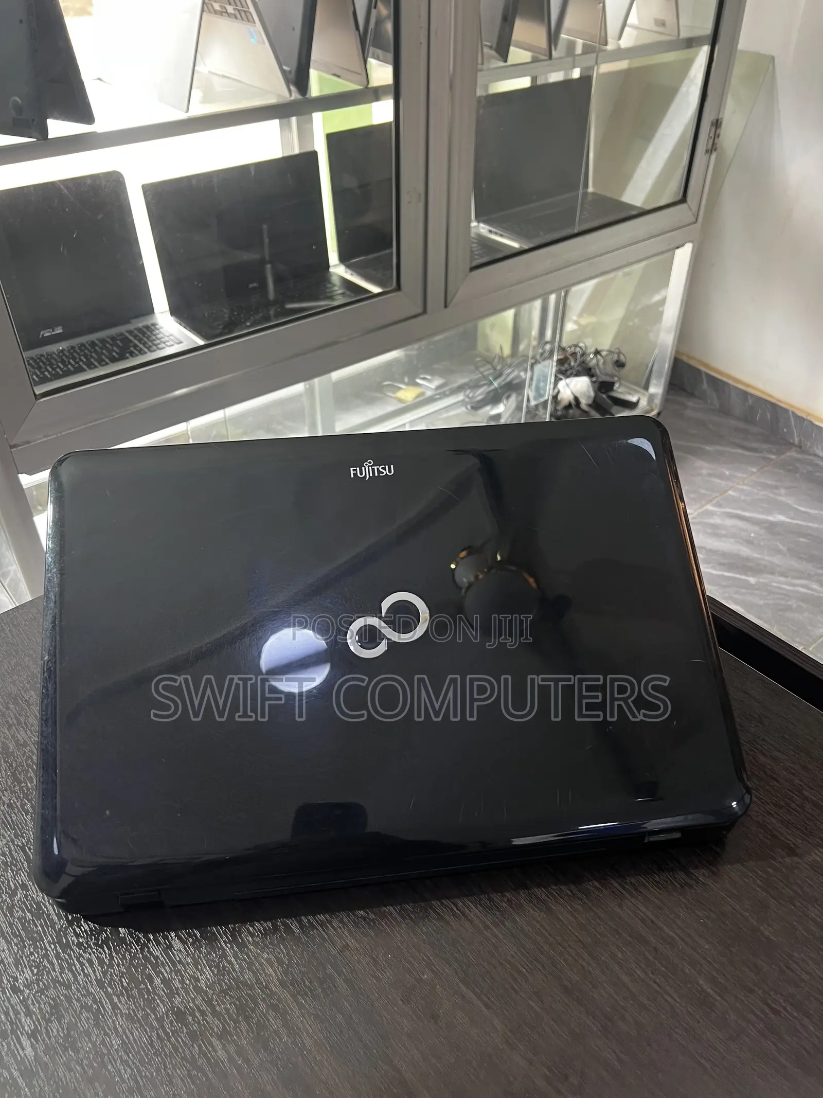 Laptop Fujitsu Lifebook A1120 6GB Intel Core i5 HDD 500GB
