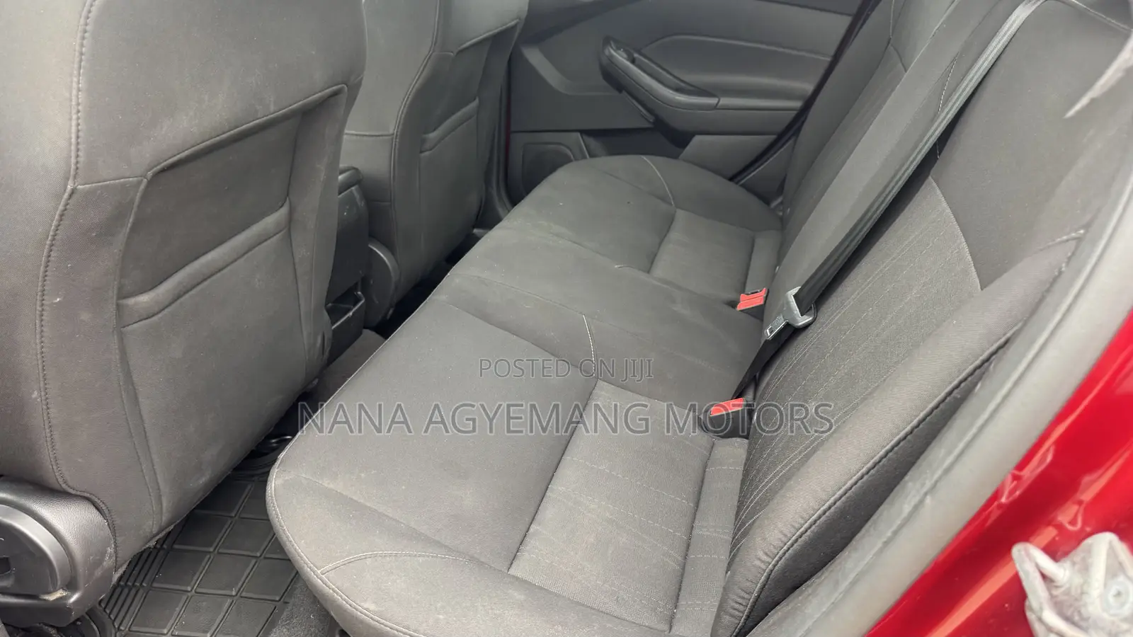 Ford Focus SE Sedan FWD (1.0L 3cyl 5M) 2016 Red