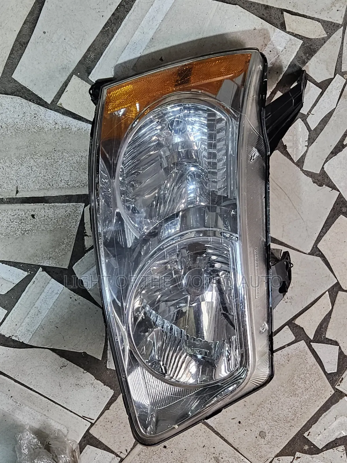 Pontiac Torrent Headlight 2006 Left Side