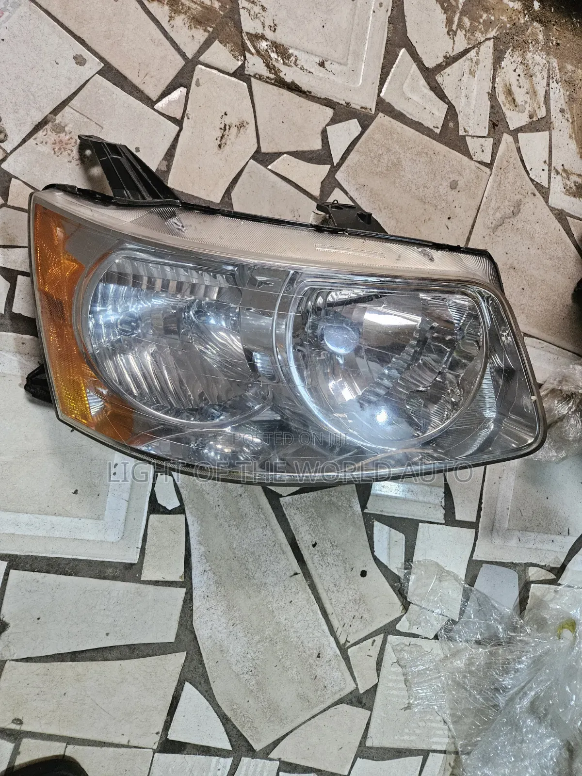 Pontiac Torrent Headlight 2006 Left Side