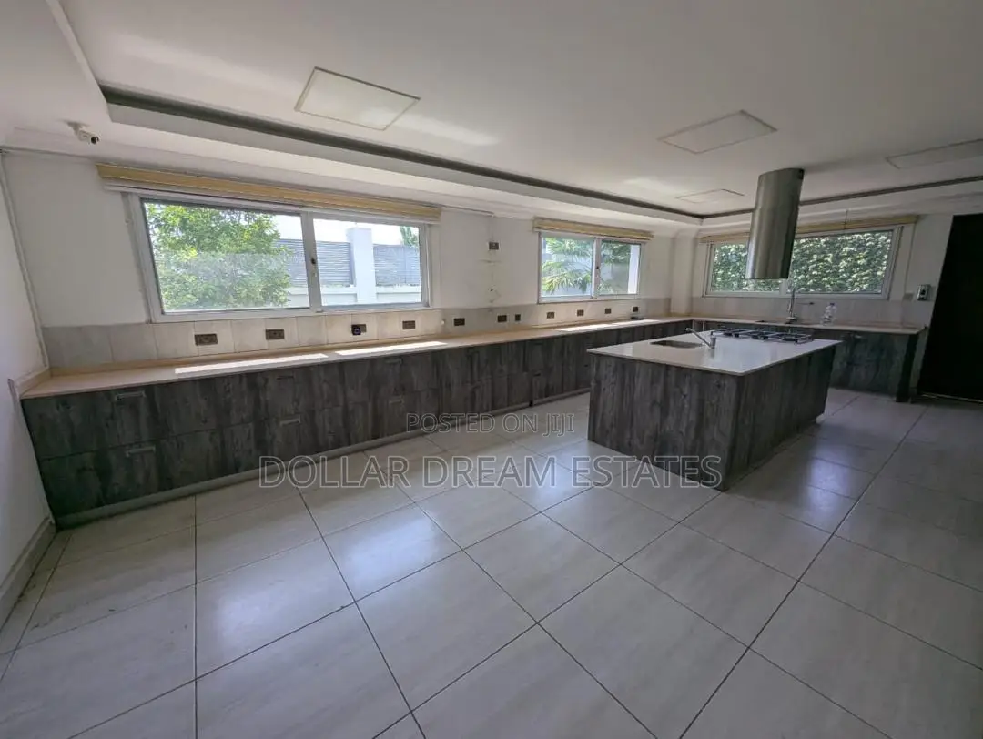 6bdrm Mansion in Airport Residential Area for sale