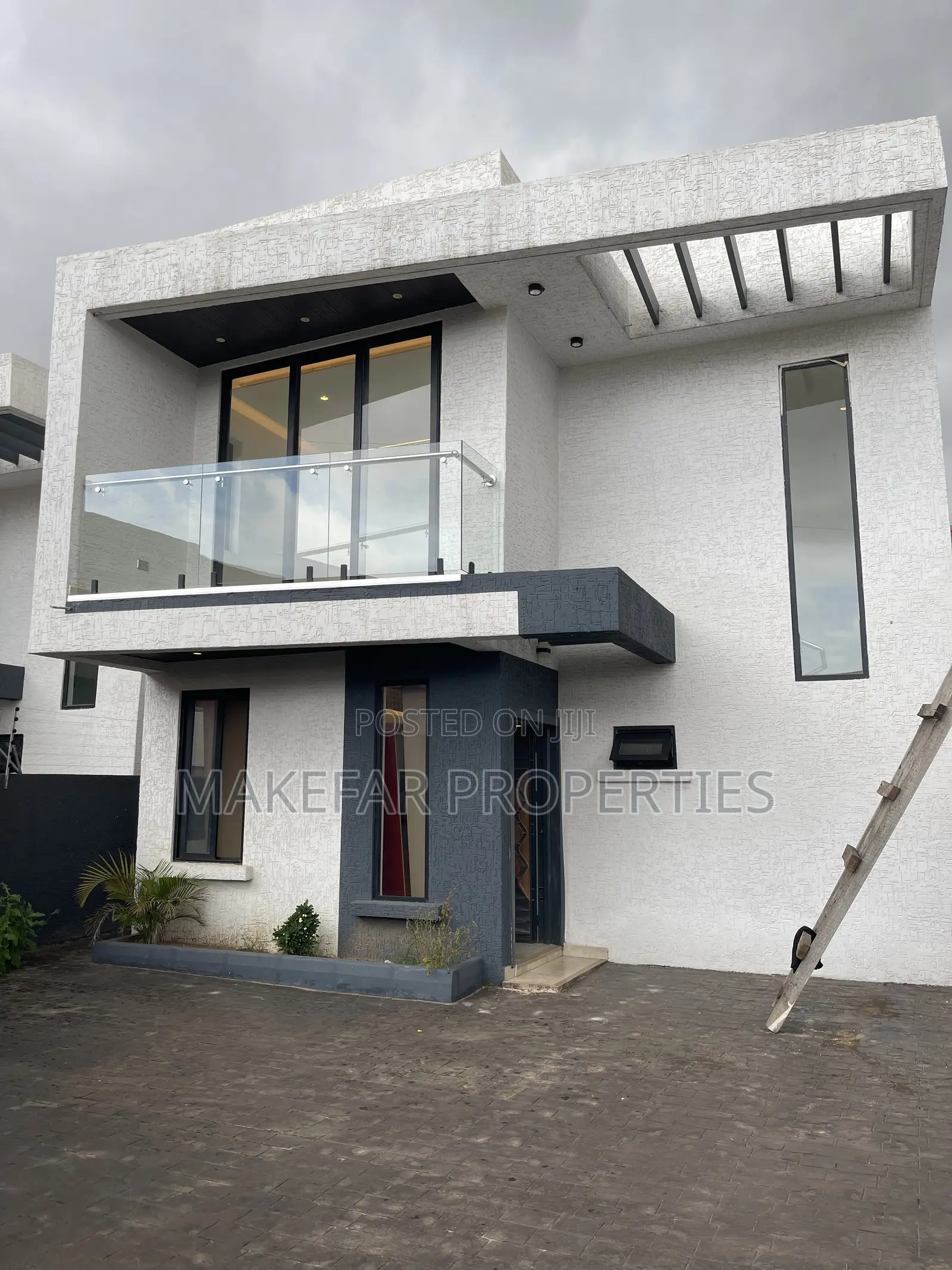 3bdrm House in Ashaley Botwe for sale