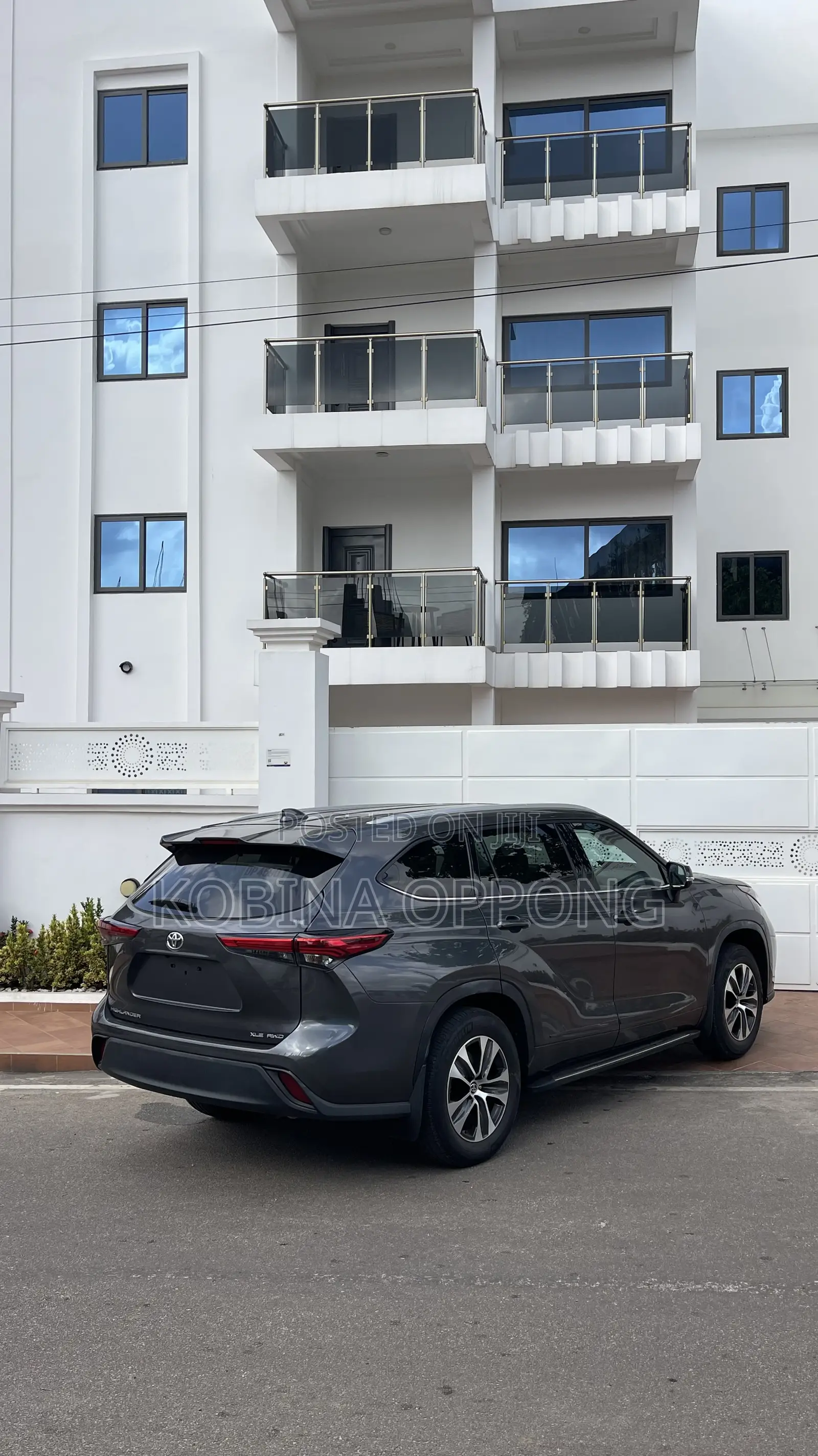 Toyota Highlander XLE 2022 Gray