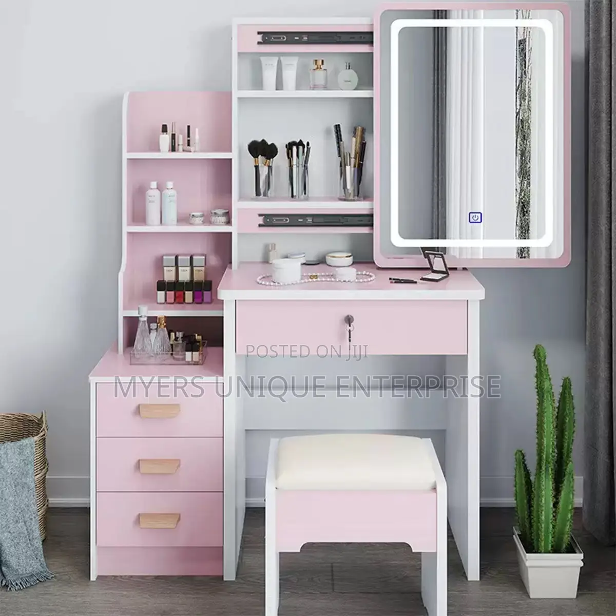 Luxury Dressing Mirror With Light