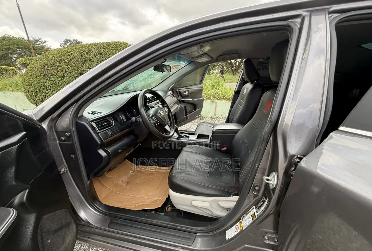Toyota Camry LE 4dr Sedan (2.5L 4cyl 6A) 2016