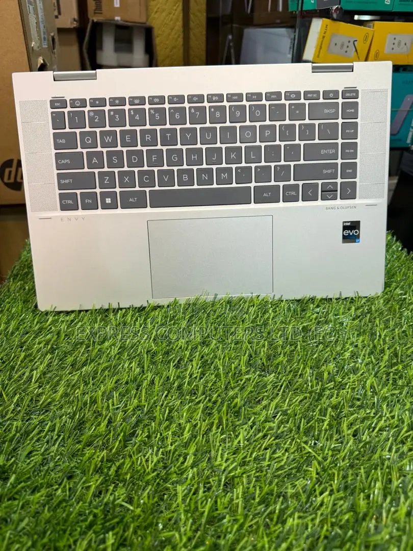 Laptop HP Envy 15-ep0xxx 16GB Intel Core i7 SSD 512GB