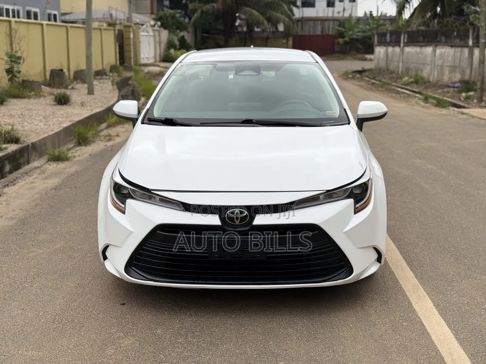 Toyota Corolla LE 2023 White