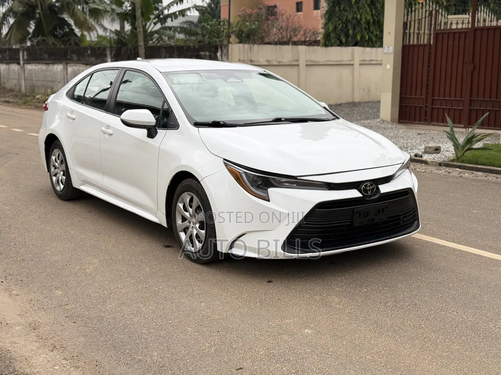 Toyota Corolla LE 2023 White