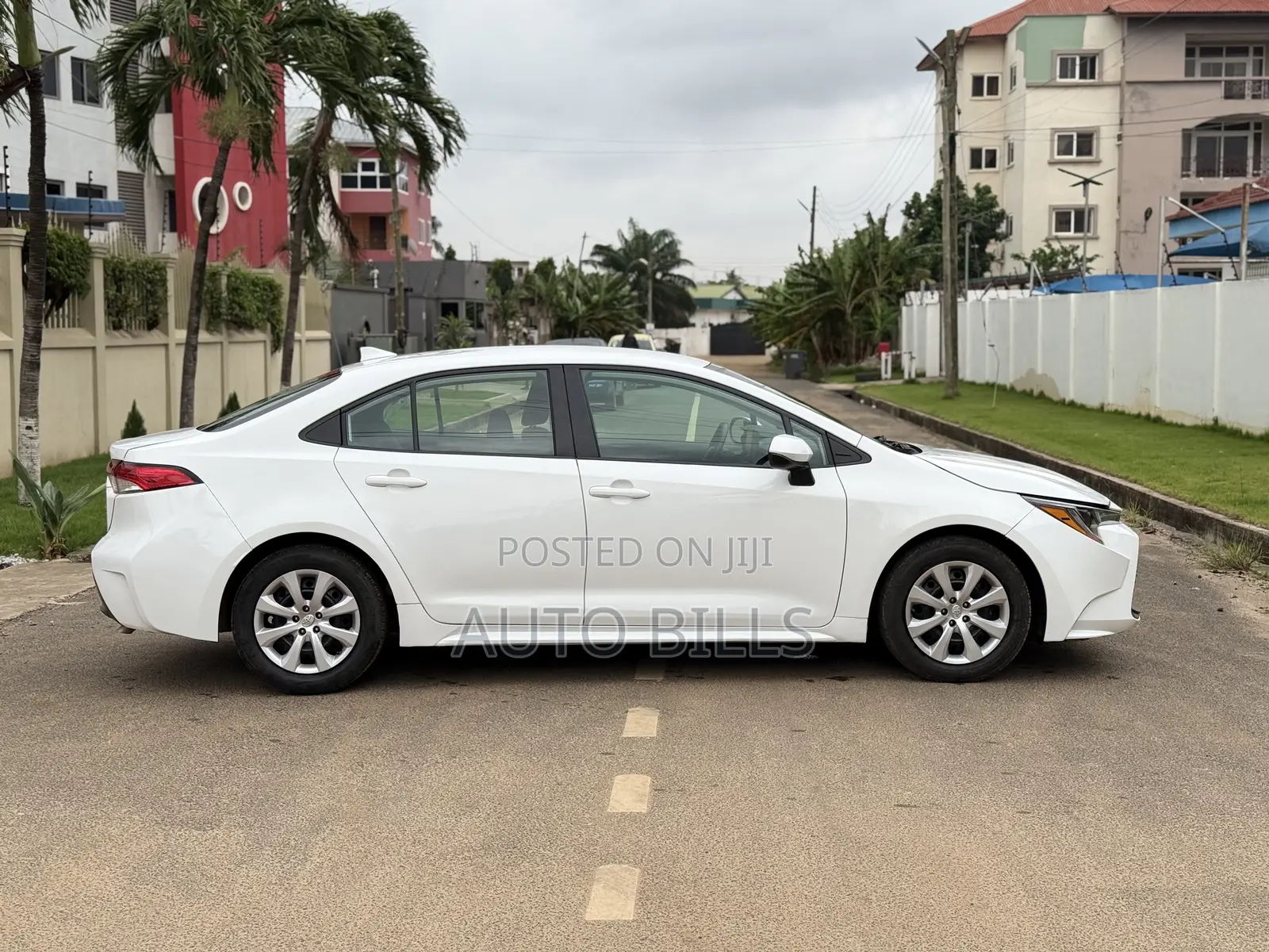 Toyota Corolla LE 2023 White