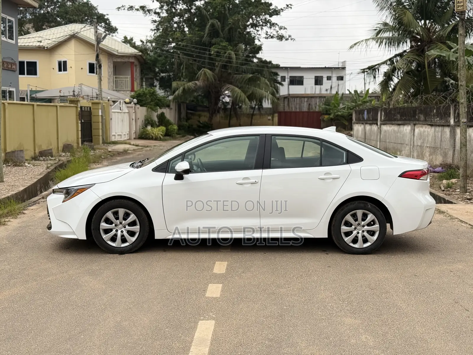Toyota Corolla LE 2023 White