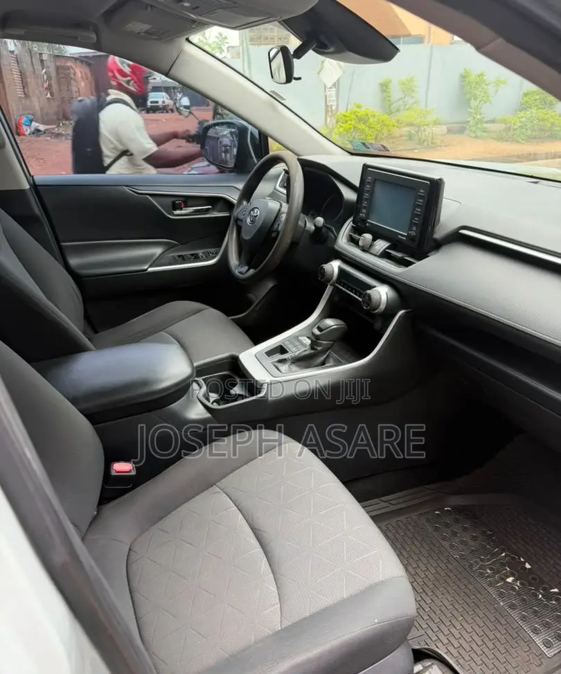 Toyota RAV4 XLE AWD 2020 Gray