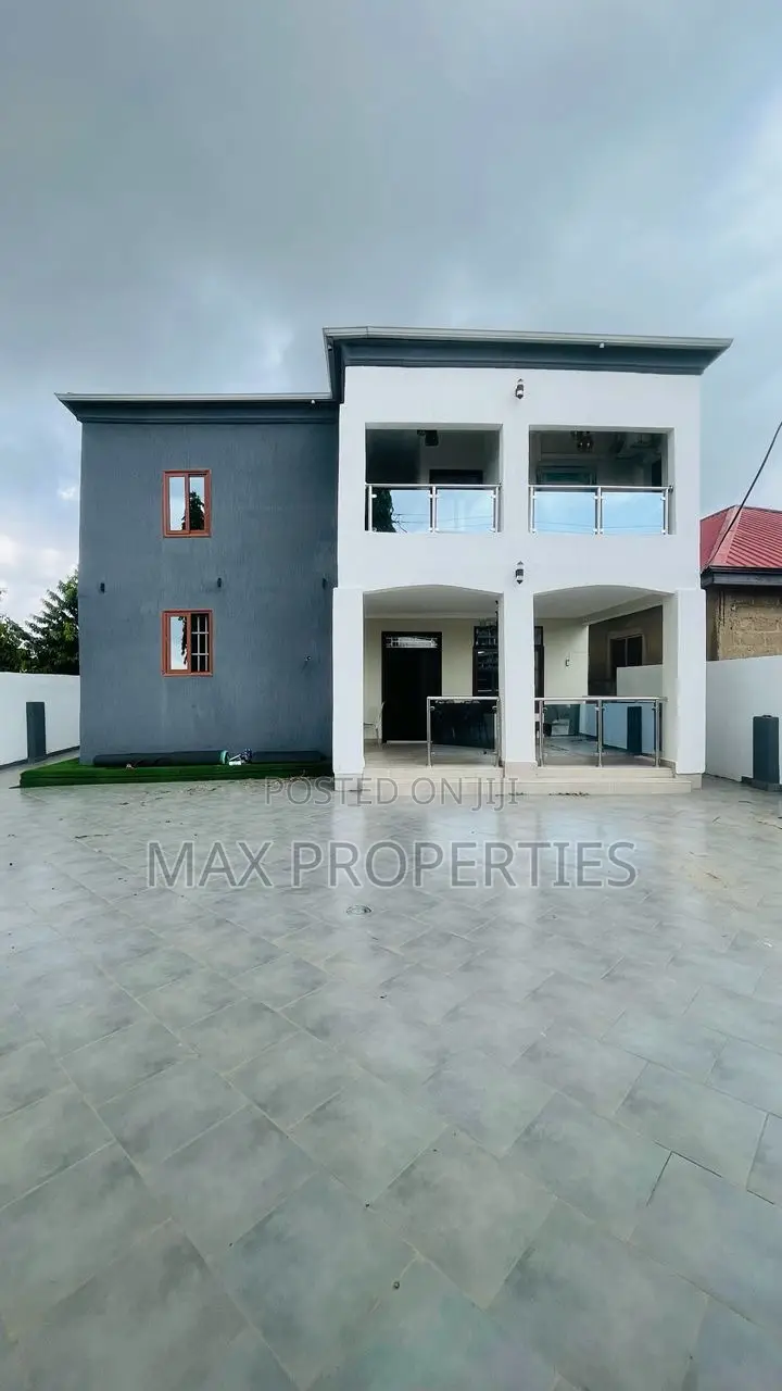 Furnished 6bdrm House in Pokuase for sale