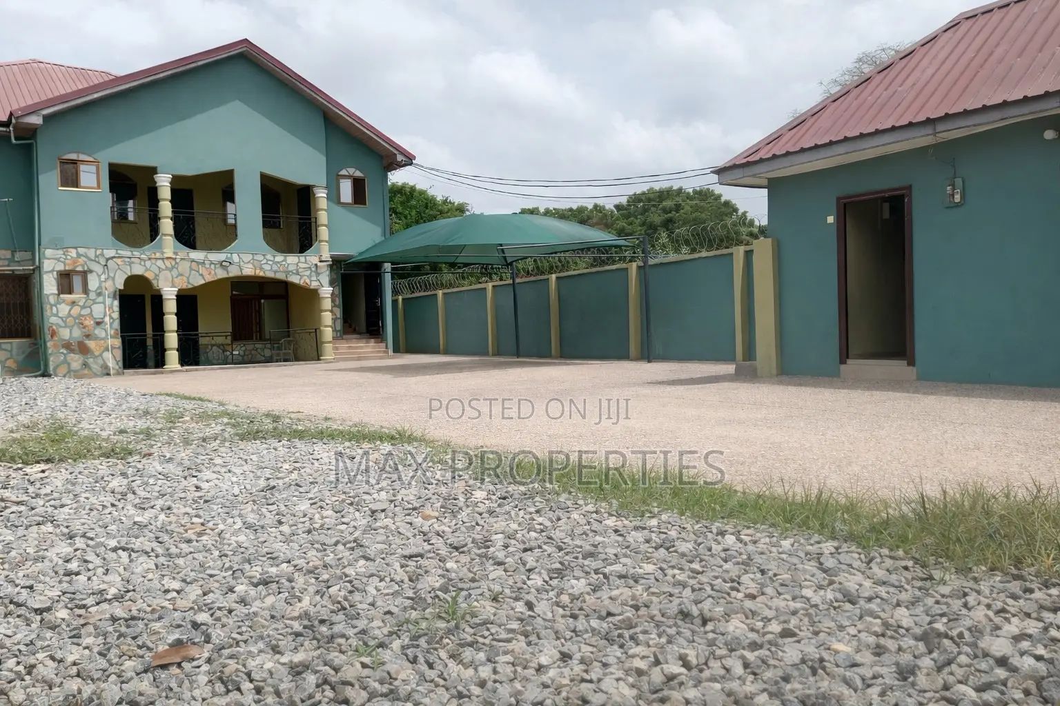 6bdrm House in Pokuase for sale