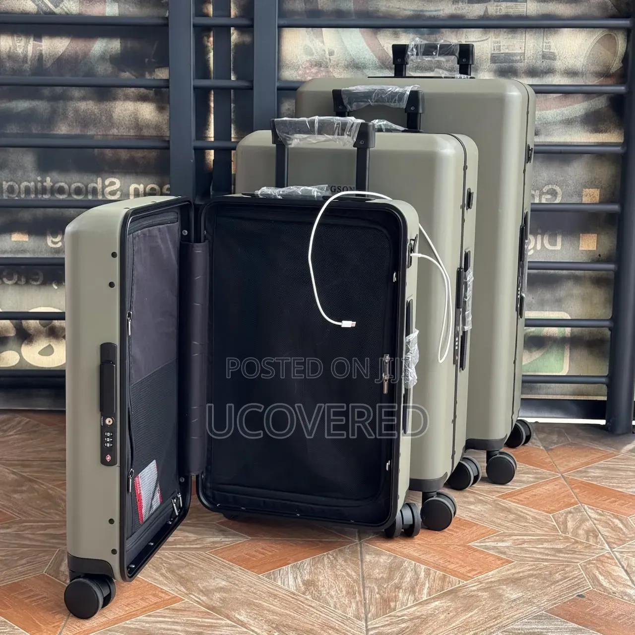 Lingsong Luggage Set Features a Durable, Hardshell Design.