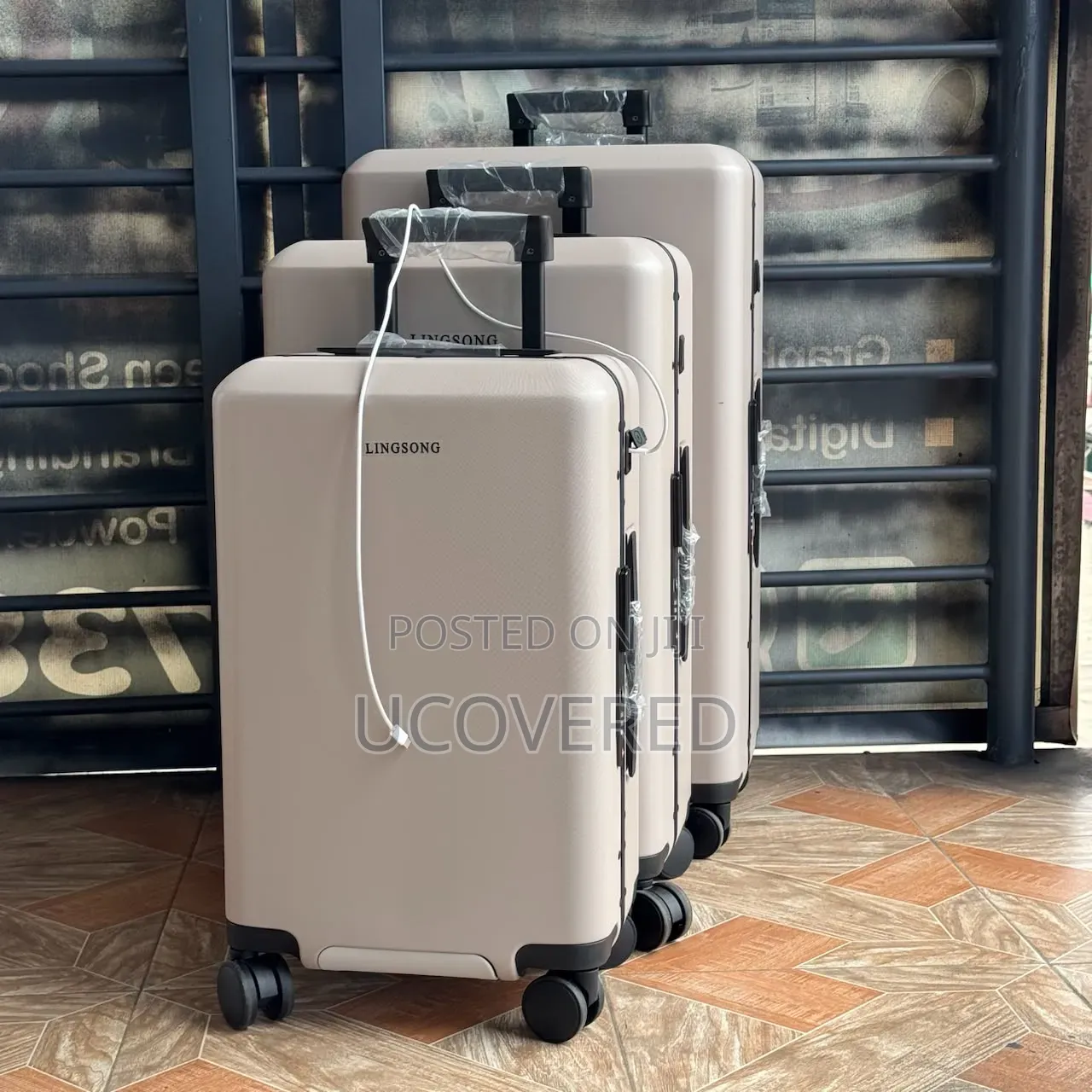 Lingsong Luggage Set Features a Durable, Hardshell Design.