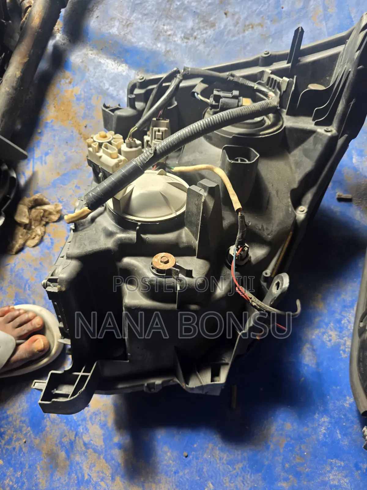 Toyota Noah Headlights