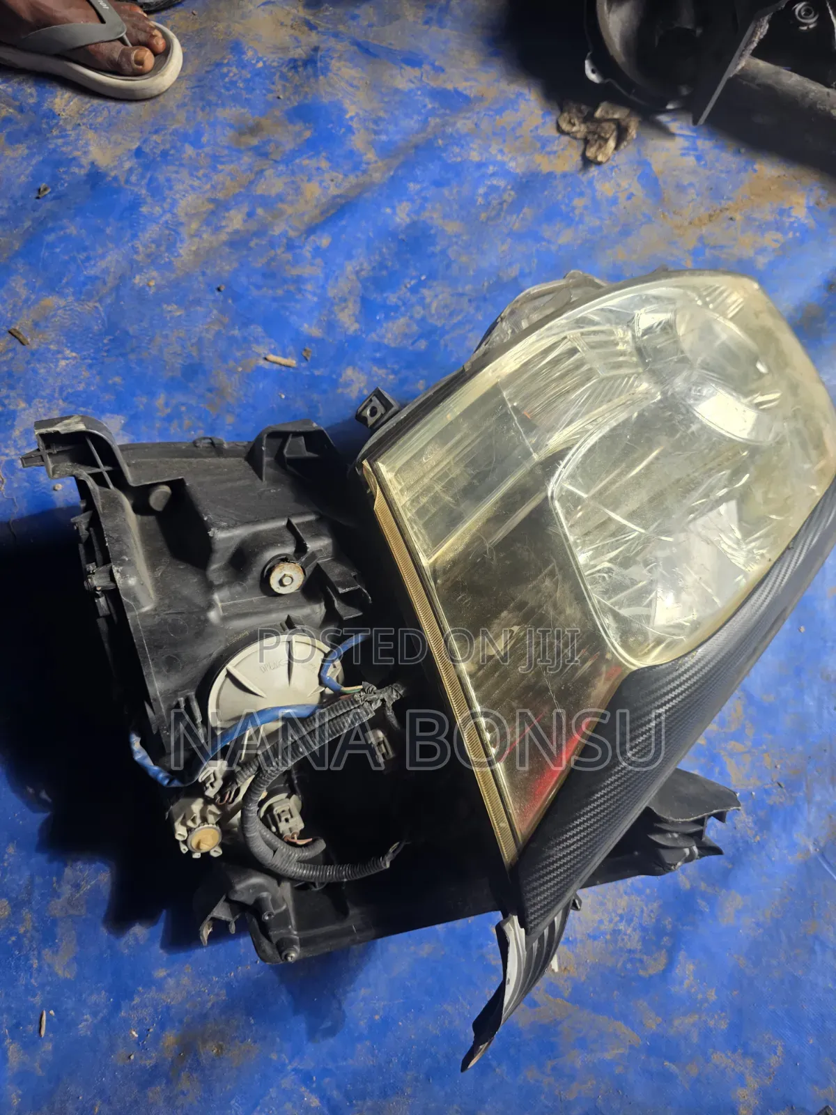 Toyota Noah Headlights