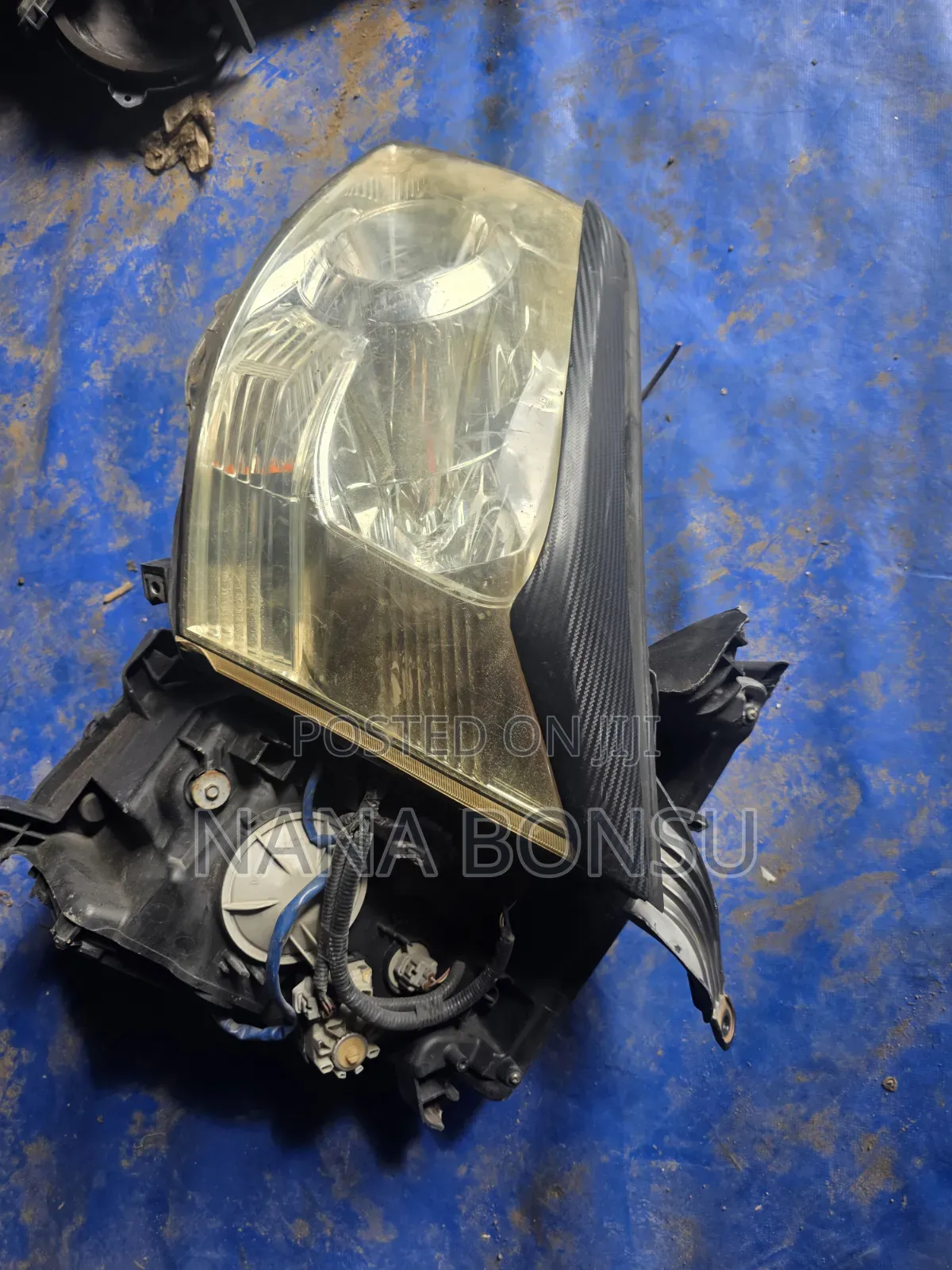 Toyota Noah Headlights