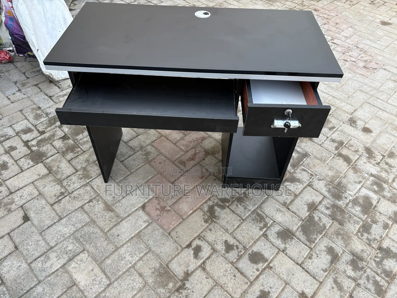 Computer Desk ( 1 M )